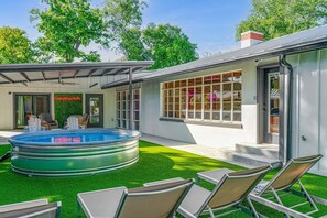 Terrace/patio - Tipsy Peach | Heated Cowboy Pool | Walk to Main (Fredericksburg)