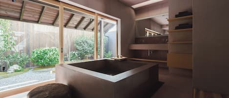 Villa, vue sur le jardin | Intérieur