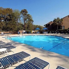 Outdoor pool - Spinnaker at Shipyard, 2-bedroom, 2.5 bath townhome (Hilton Head Island)