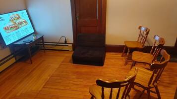 Shared Dormitory, 1 Bedroom, Smoking, Patio | Living room