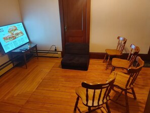 Dormitorio compartido, 1 habitación, patio | Sala de estar