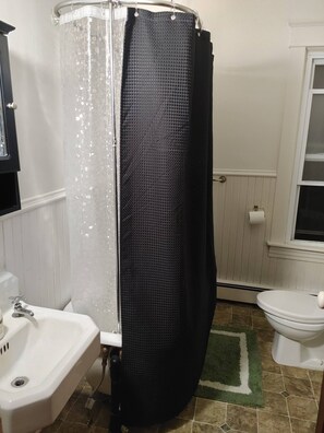 Dormitorio compartido, 1 habitación, patio | Baño