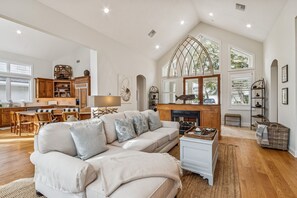 Smart TV - Natures Canopy - Hosted by Moore AI Rentals (Fernandina Beach)