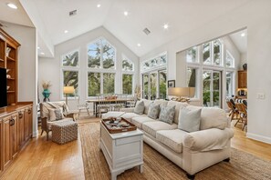 Smart TV - Natures Canopy - Hosted by Moore AI Rentals (Fernandina Beach)