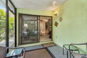 Terrace/patio - Summer Beach Cottage - Hosted by Moore AI Rentals (Fernandina Beach)