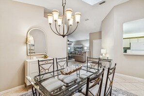 Interior - Summer Beach Cottage - Hosted by Moore AI Rentals (Fernandina Beach)