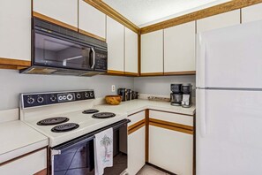Private kitchen - Summer Beach Cottage - Hosted by Moore AI Rentals (Fernandina Beach)