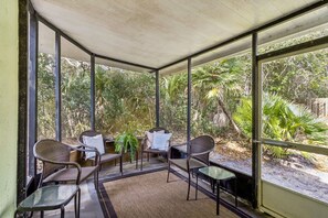 Interior - Summer Beach Cottage - Hosted by Moore AI Rentals (Fernandina Beach)