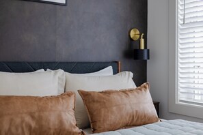 Een strijkplank/strijkijzer, gratis wifi, beddengoed