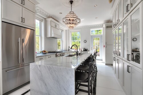 Historic Mansion in the heart of the city!