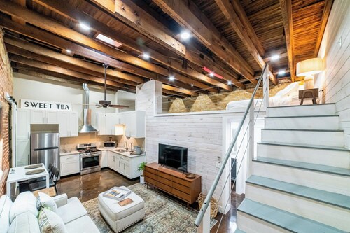 Downtown Main St Gem -Studio/Loft 5