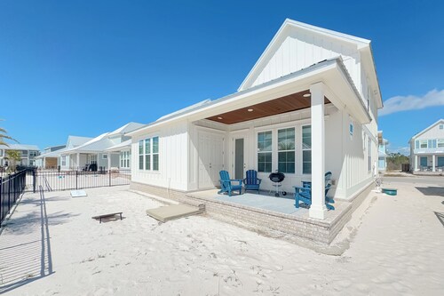 Stylish Coastal Retreat | Pool, Fire Pit, Walk to Dining, Sleeps 14 | BEACHBALL PROPERTIES