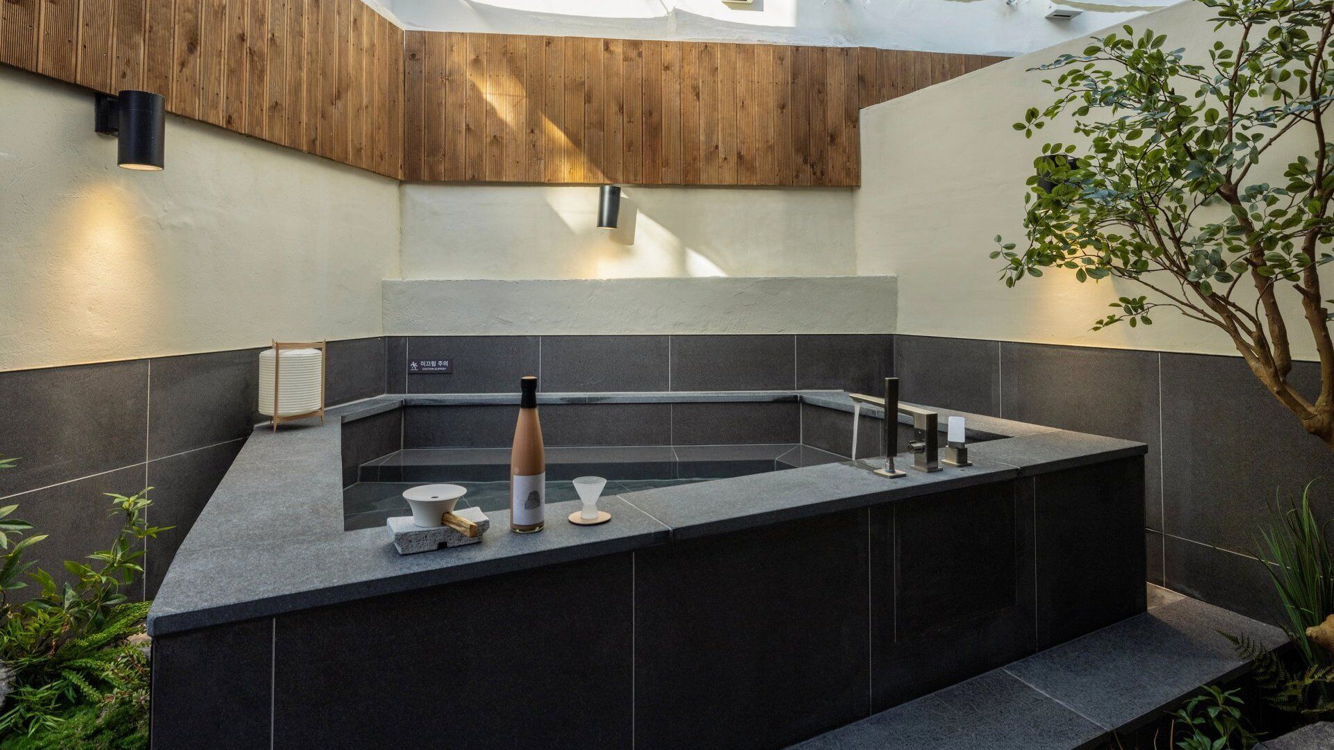 Byuldamche Terrace&Spa | Yksityinen kuumavesiallas