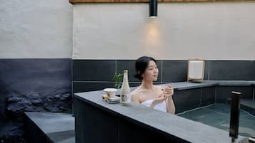 Byuldamche Terrace&Spa | Private spa tub