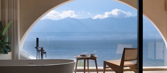 Sanjian Twilight Diary Seaview Hotel