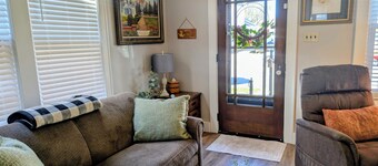 Gigi's Place - Charming Downtown Eaton Stay