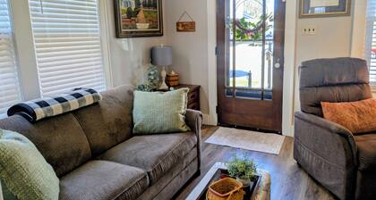 Gigi's Place - Charming Downtown Eaton Stay with Cozy Comfort