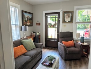 Smart-TV, Kamin, Bücher