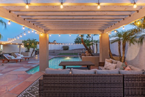 Fountain Hills Splendor: One Story, Pvt Pool, Putting Green, Fire Pit, Near Hiking/Biking & Golf