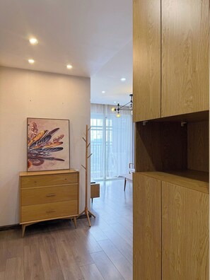 Lägenhet Deluxe - balkong - utsikt mot staden | Interiör