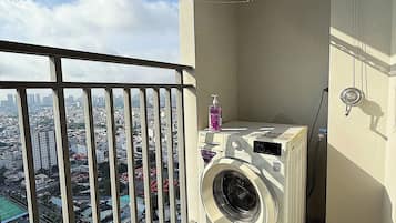 Deluxe appartement, balkon, uitzicht op stad | Terrein van de accommodatie