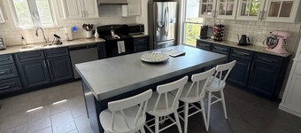 Roomy Coastal Home with Central AC – Perfect for Big Families