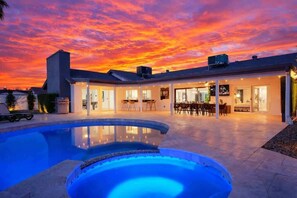 A heated pool - Desert Springs-Pool & Spa-Near Scottsdale Quarter (Scottsdale)