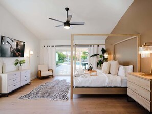 4 bedrooms, desk, iron/ironing board, travel cot - Desert Springs-Pool & Spa-Near Scottsdale Quarter (Scottsdale)