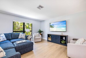 Living area - Blind Pass Condos at Bowman's Beach D104 on beautiful Sanibel Island (Sanibel)
