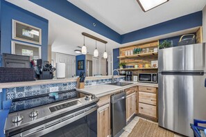 Fridge, microwave, oven, stovetop - Perfect for couples! 1BR Retreat Near Beach, Pool, Soaking Tub (Fernandina Beach)