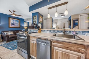 Fridge, microwave, oven, stovetop - Perfect for couples! 1BR Retreat Near Beach, Pool, Soaking Tub (Fernandina Beach)