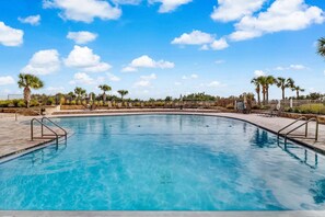 Pool - Renovated Oceanfront Condo, Private Complex, Boardwalk to Beach (Fernandina Beach)