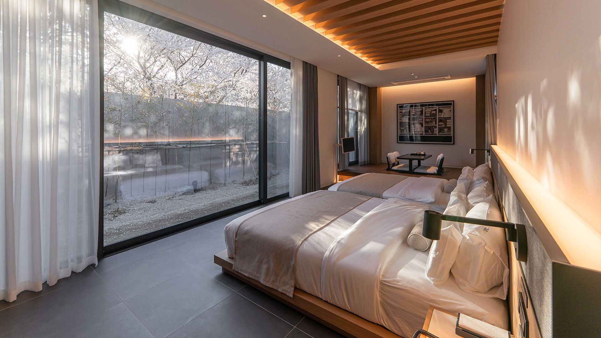 Damwha | Premium bedding, blackout drapes, soundproofing, free WiFi