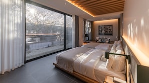 Damwha | Premium bedding, blackout drapes, soundproofing, free WiFi
