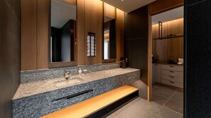 Separate bathtub and shower, deep-soaking bathtub, rainfall showerhead - Mungyoeng Sadamjae (Mungyeong)