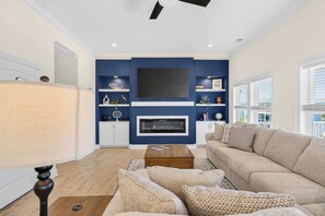TV - Brand-New Beach Paradise Steps From Shore (Ocean Isle Beach)