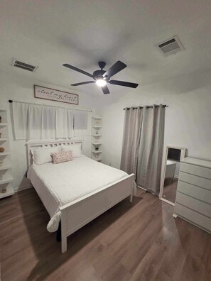 2 habitaciones, tabla de planchar con plancha y acceso a internet 