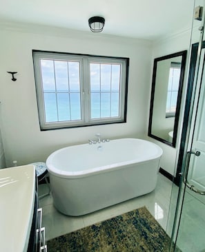 Shower, hair dryer, towels, soap - Sunset view oceanfront Jamaican townhome with deck (Hanover Parish)