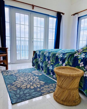 2 bedrooms, desk, free WiFi, bed sheets - Sunset view oceanfront Jamaican townhome with deck (Hanover Parish)