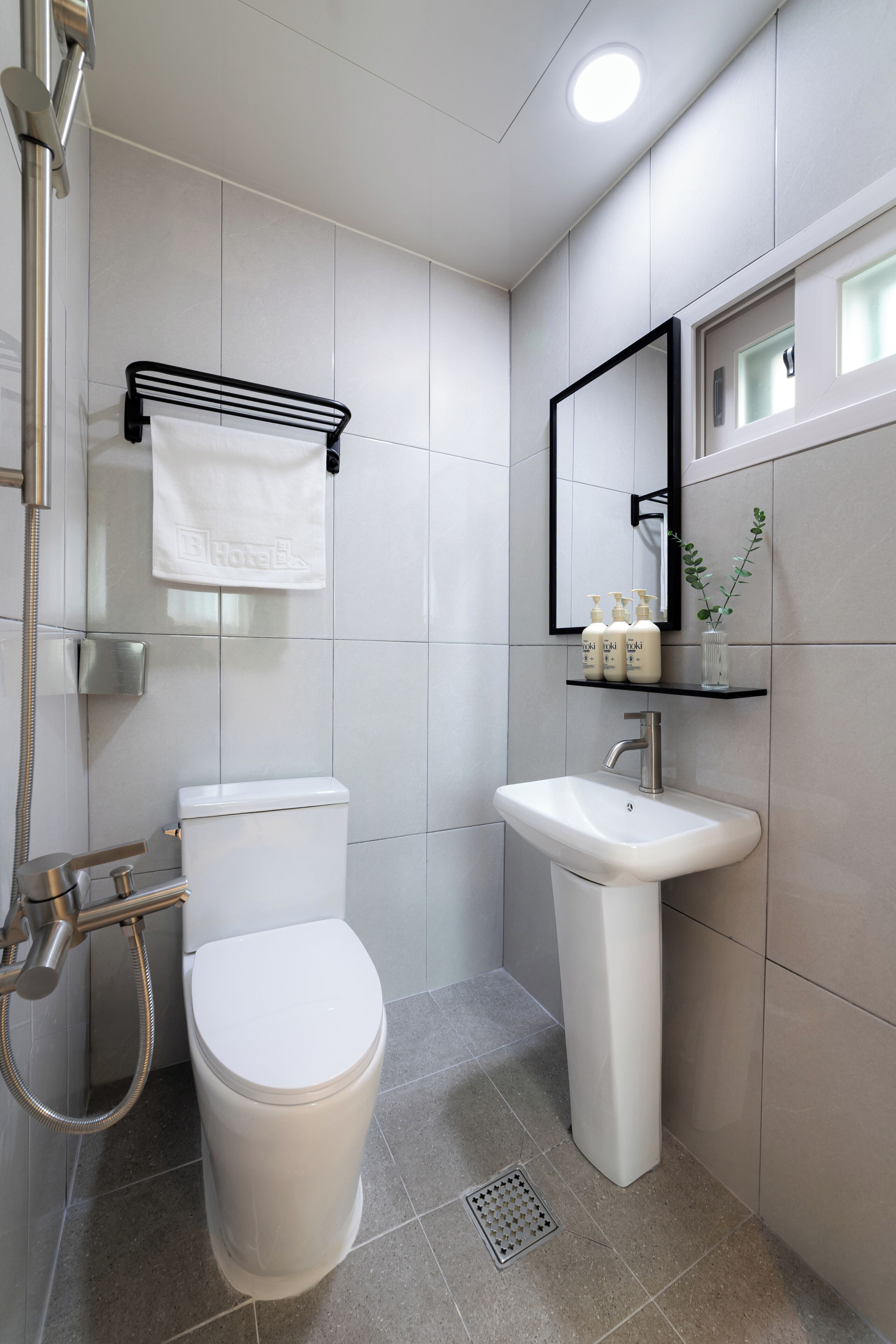 Superior Single Room | Bathroom | Shower, hair dryer, towels, soap