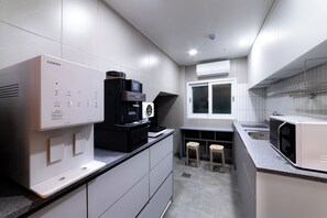 Shared kitchen facilities - BigBoxStay Myeongdong (Seoul)