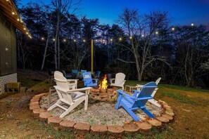 Property grounds - Douglas Meets Dolly: Free tickets, Hot tub, Pool Table, Fire Pit (Sevierville)