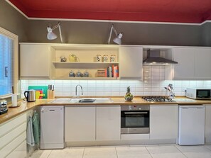 Microwave, oven, dishwasher, high chair - The Schoolroom, Barbrook (Nr Lynton)