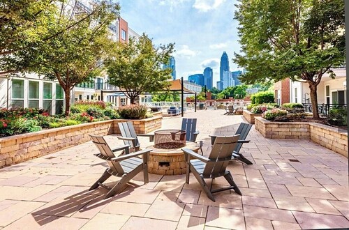 Spacious 2BR Uptown Luxury Escape