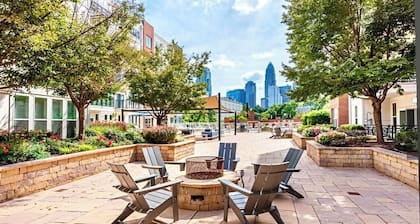 Spacious 2BR Uptown Luxury Escape