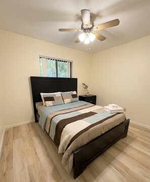 3 bedrooms, WiFi, bed sheets - 3-bedroom house in beautiful Melbourne perfect for relaxing getaways (Melbourne)