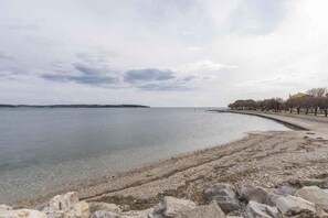Beach nearby - Holiday apartment with air conditioning (Novigrad)