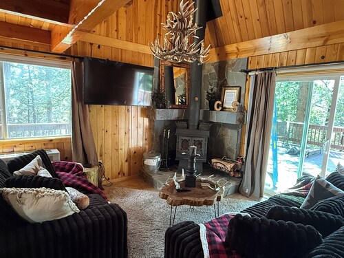 Chalet Shelly cabin right near Dodge Ridge/Pinecrest in peaceful Cold Springs