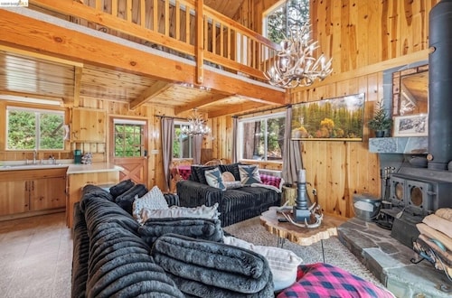 Chalet Shelly cabin right near Dodge Ridge/Pinecrest in peaceful Cold Springs