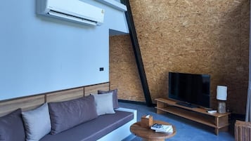 Standard Villa, Balcony, Garden View | Living area